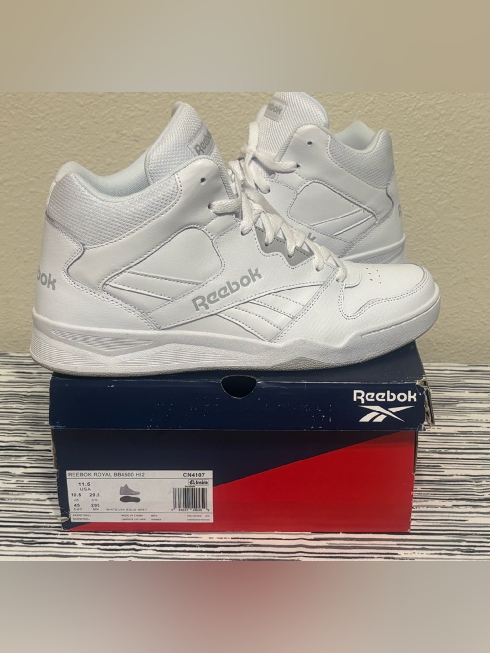 Men’s Reebok White High-Top Athletic Sneakers Worn Once.